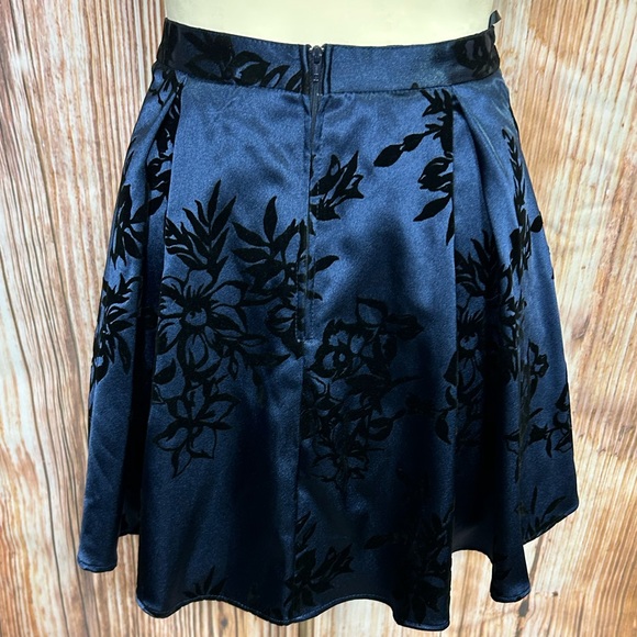B. Darlin Blue Mini Skirt Black Velvet Flowers - Picture 4 of 10